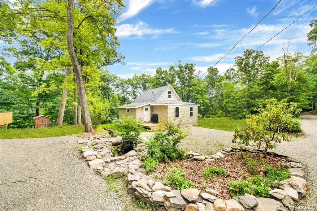 8 Pioneer Trail Monroe NY 10950