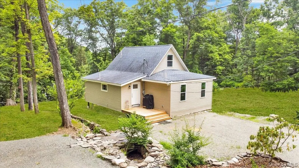 8 Pioneer Trail Monroe NY 10950