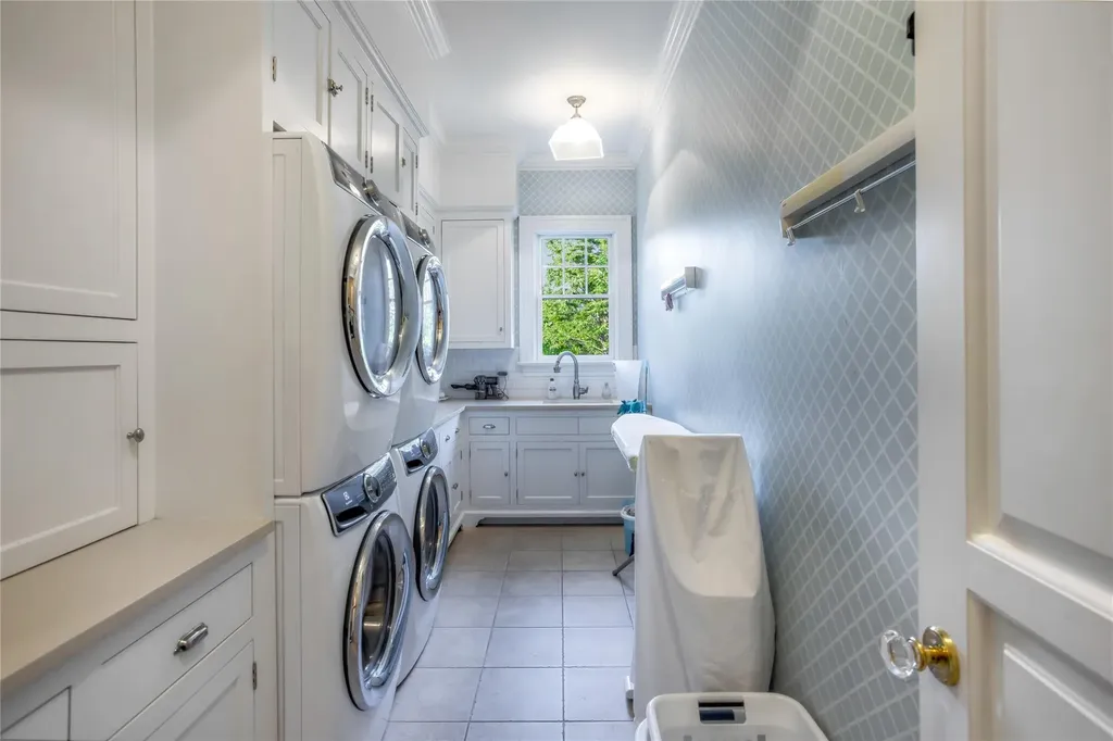 59 Shore Road Westhampton NY 11977
