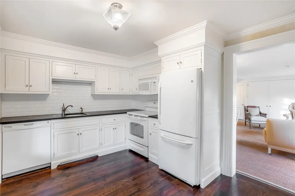 59 Shore Road Westhampton NY 11977