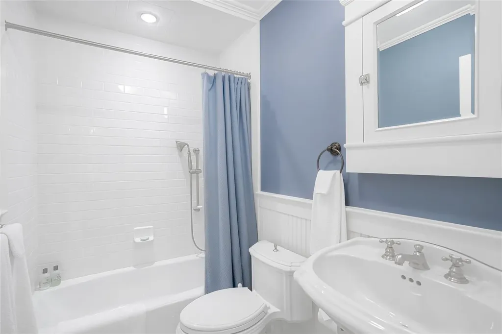 59 Shore Road Westhampton NY 11977