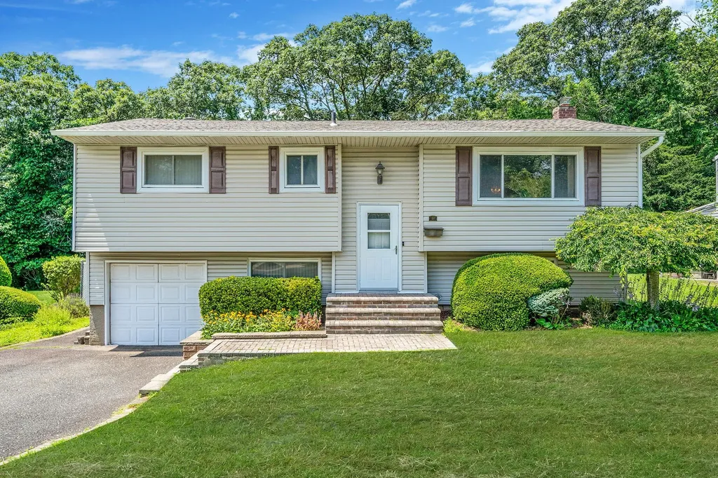 16 Wenmore Road Commack NY 11725
