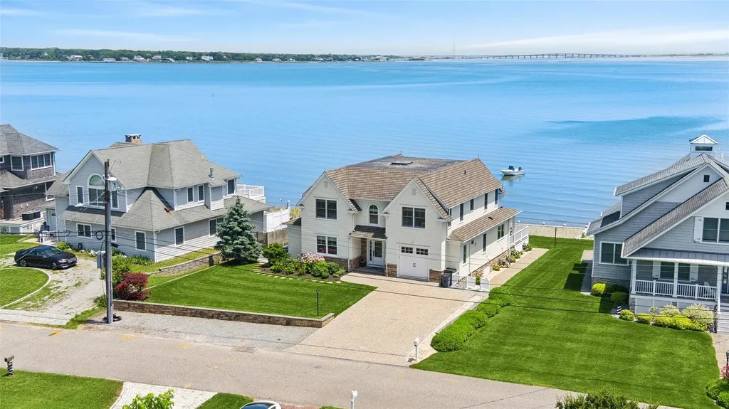 9 Shinnecock Road East Quogue NY 11942