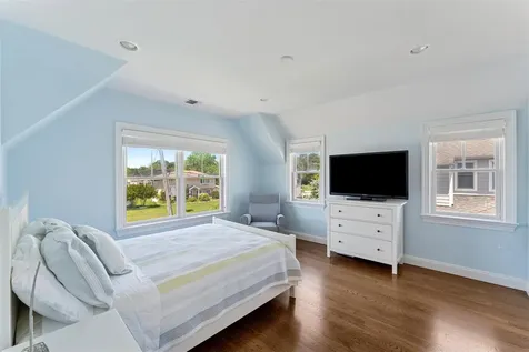 9 Shinnecock Road East Quogue NY 11942
