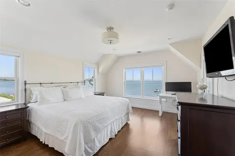 9 Shinnecock Road East Quogue NY 11942