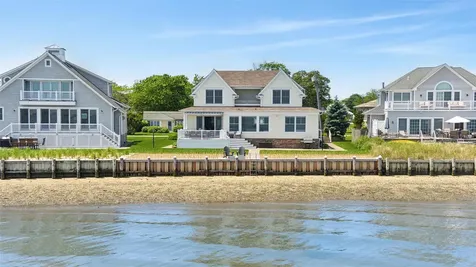 9 Shinnecock Road East Quogue NY 11942