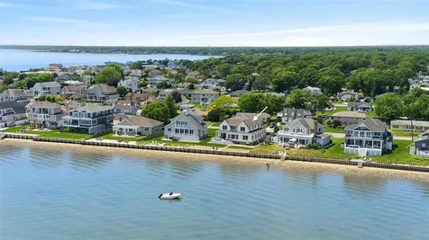9 Shinnecock Road East Quogue NY 11942
