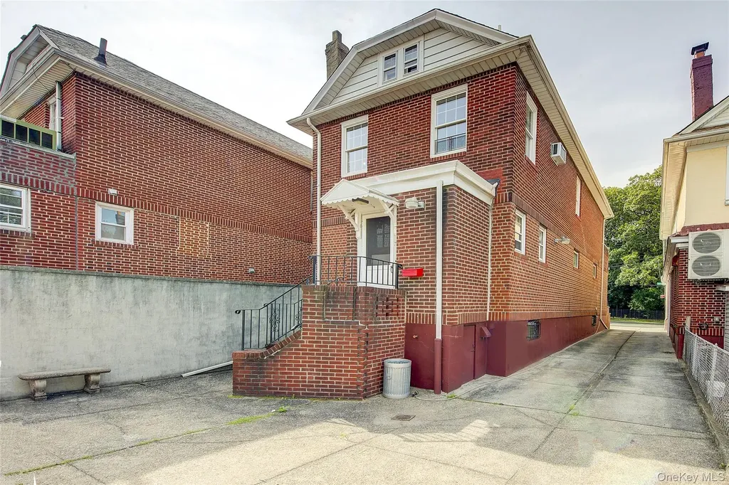 8507 Union Turnpike Glendale NY 11385