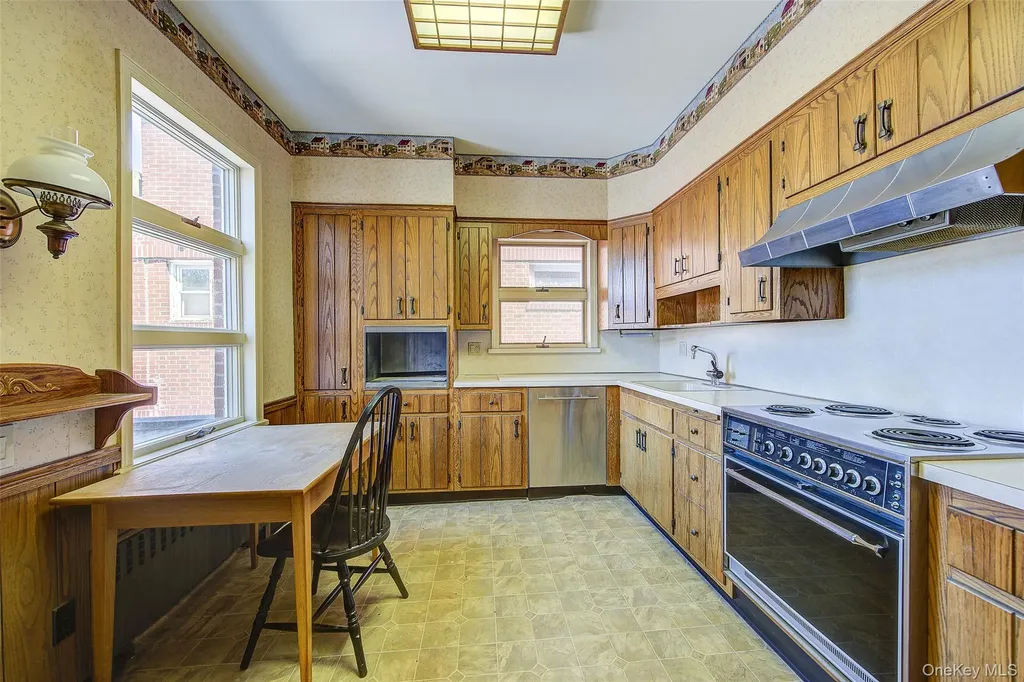 8507 Union Turnpike Glendale NY 11385