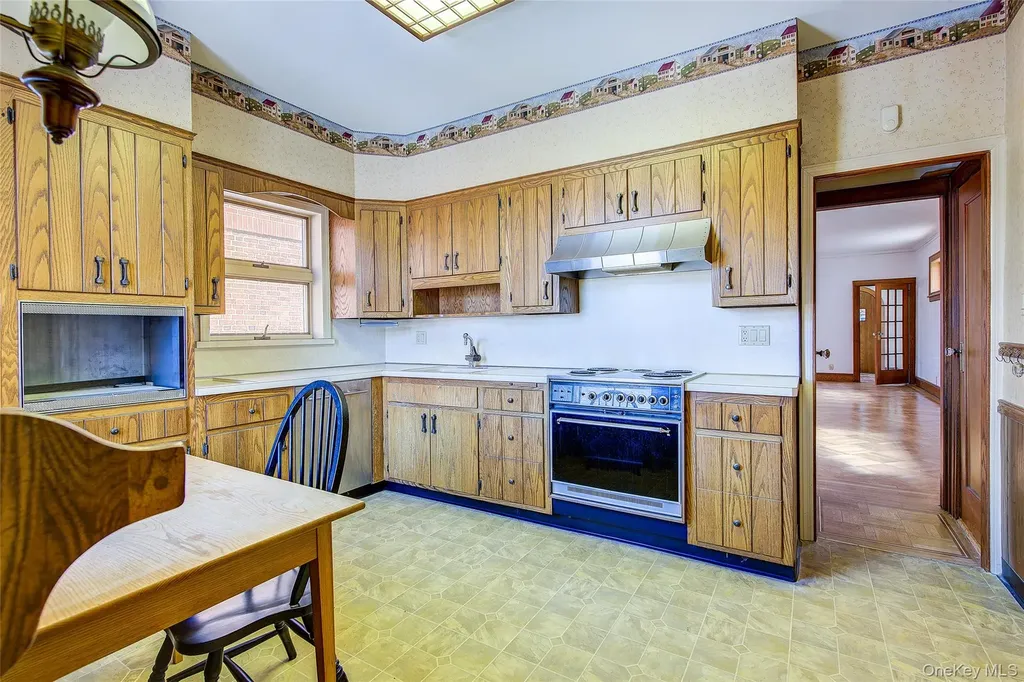 8507 Union Turnpike Glendale NY 11385