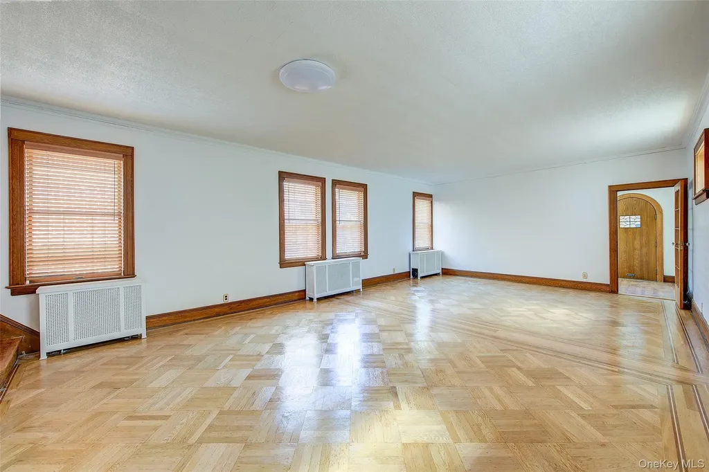 8507 Union Turnpike Glendale NY 11385