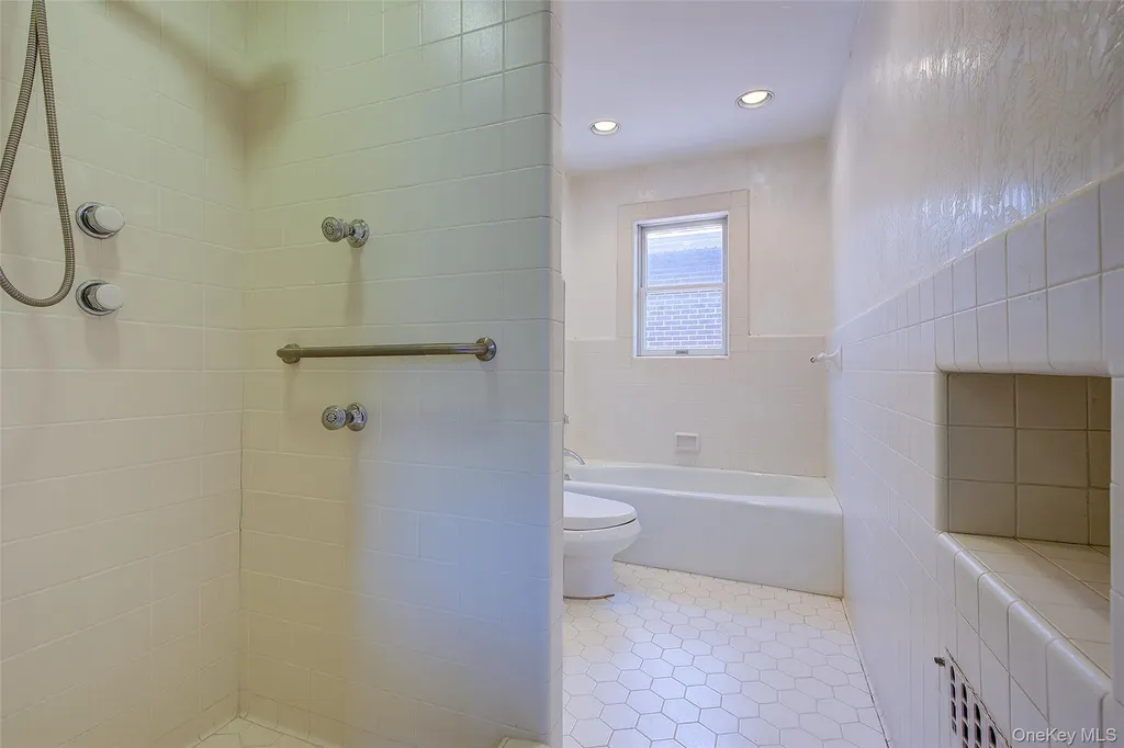 8507 Union Turnpike Glendale NY 11385