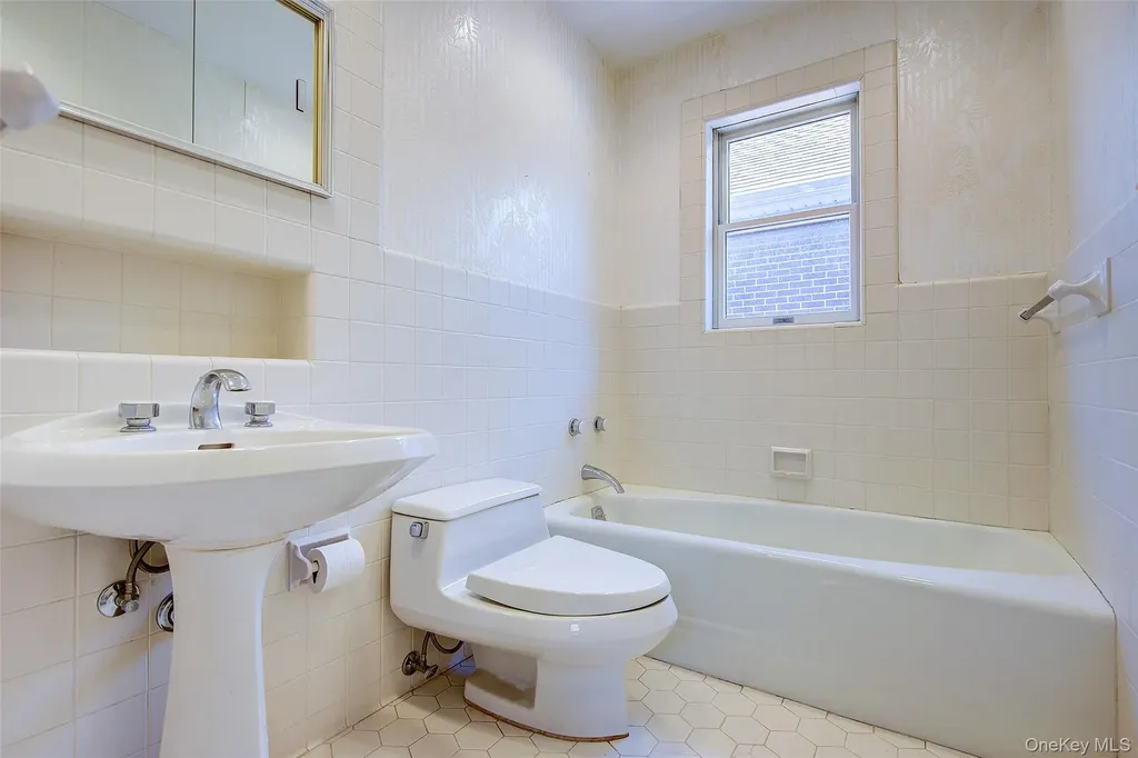 8507 Union Turnpike Glendale NY 11385