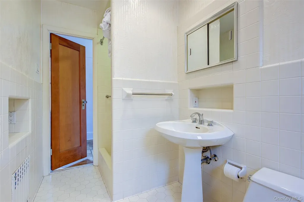 8507 Union Turnpike Glendale NY 11385