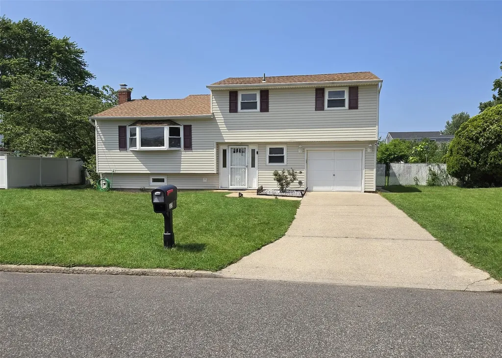 13 Lark Drive Centereach NY 11720