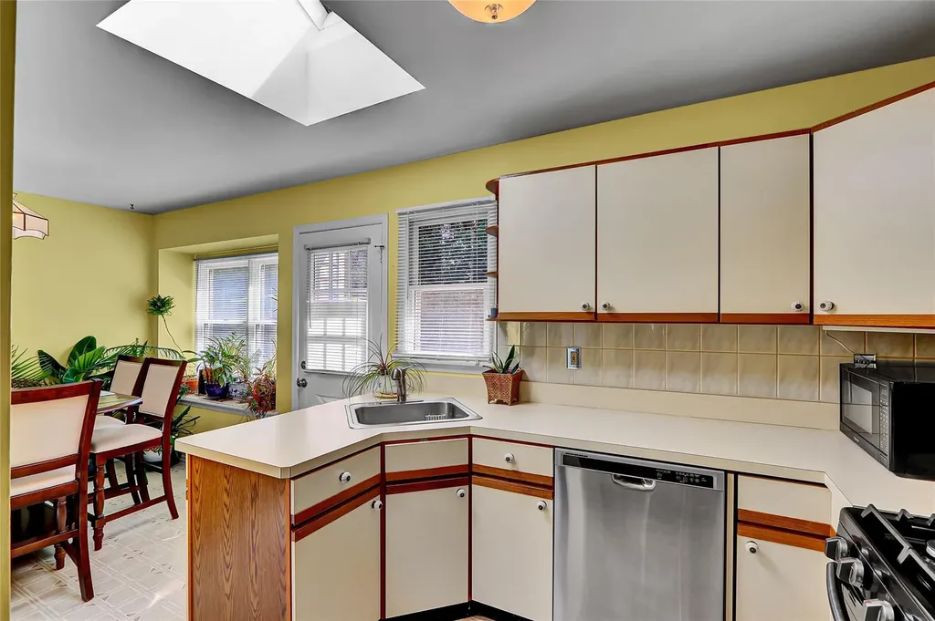 49 Primrose Lane North Babylon NY 11703