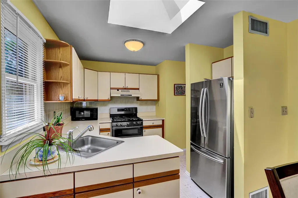 49 Primrose Lane North Babylon NY 11703