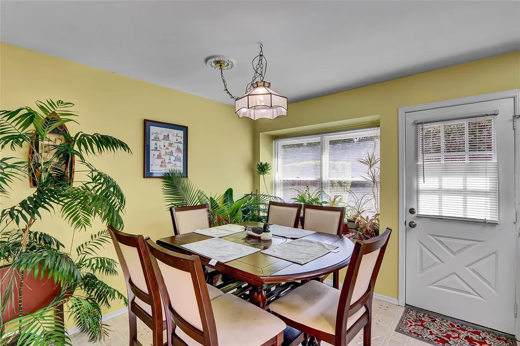 49 Primrose Lane North Babylon NY 11703