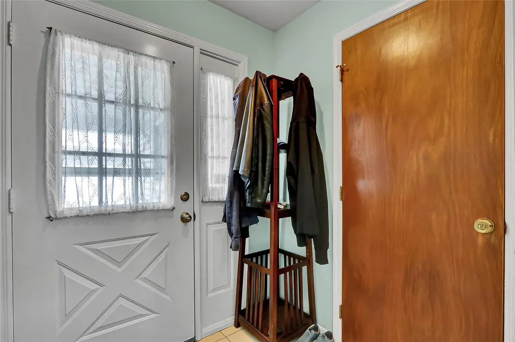49 Primrose Lane North Babylon NY 11703
