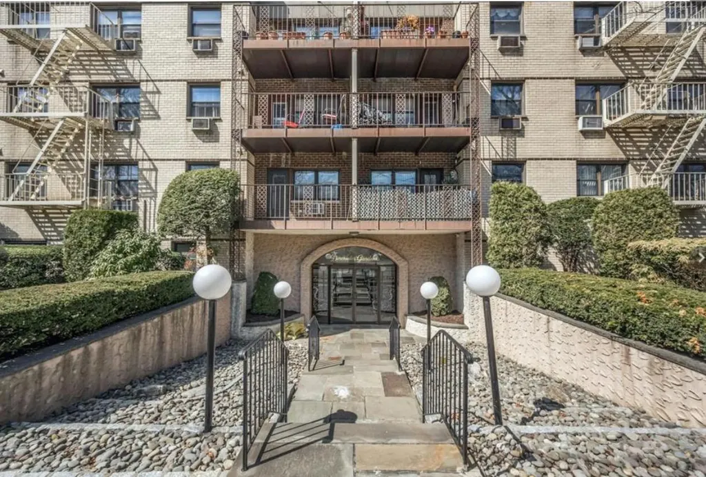 2261 Palmer Avenue New Rochelle NY 10801