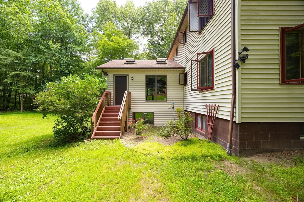 110 Read Road Red Hook NY 12571