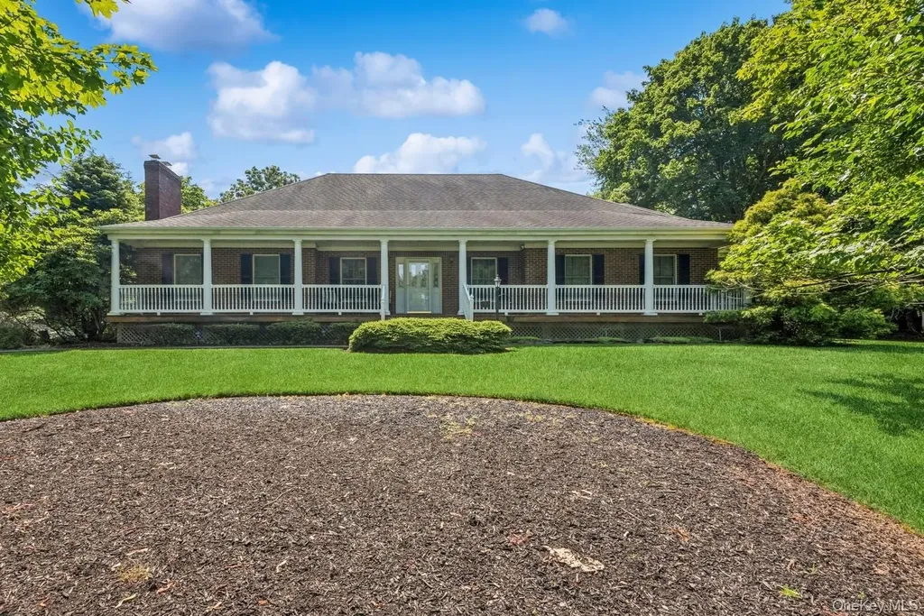4 Springview Court East Patchogue NY 11772