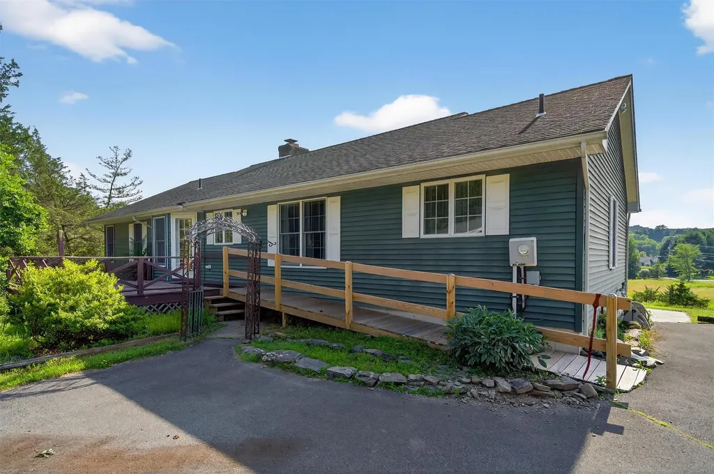 81 Hambletonian Road Chester NY 10918