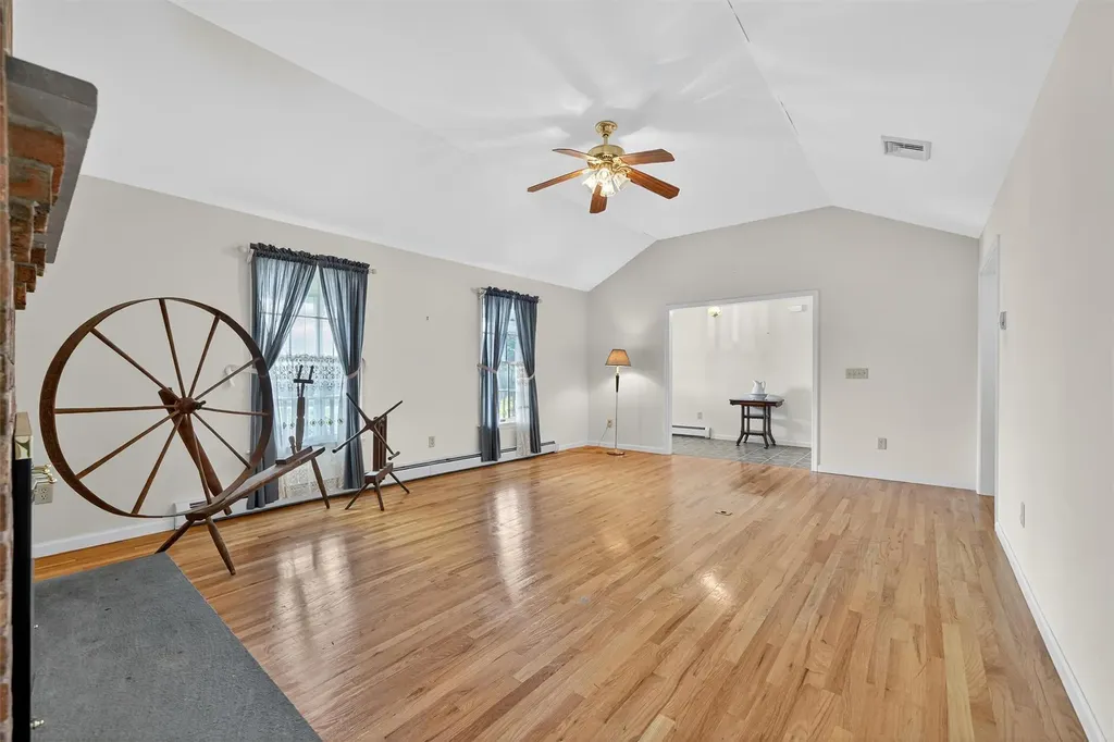 81 Hambletonian Road Chester NY 10918