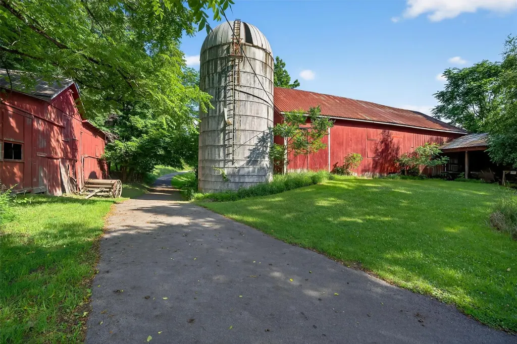 81 Hambletonian Road Chester NY 10918