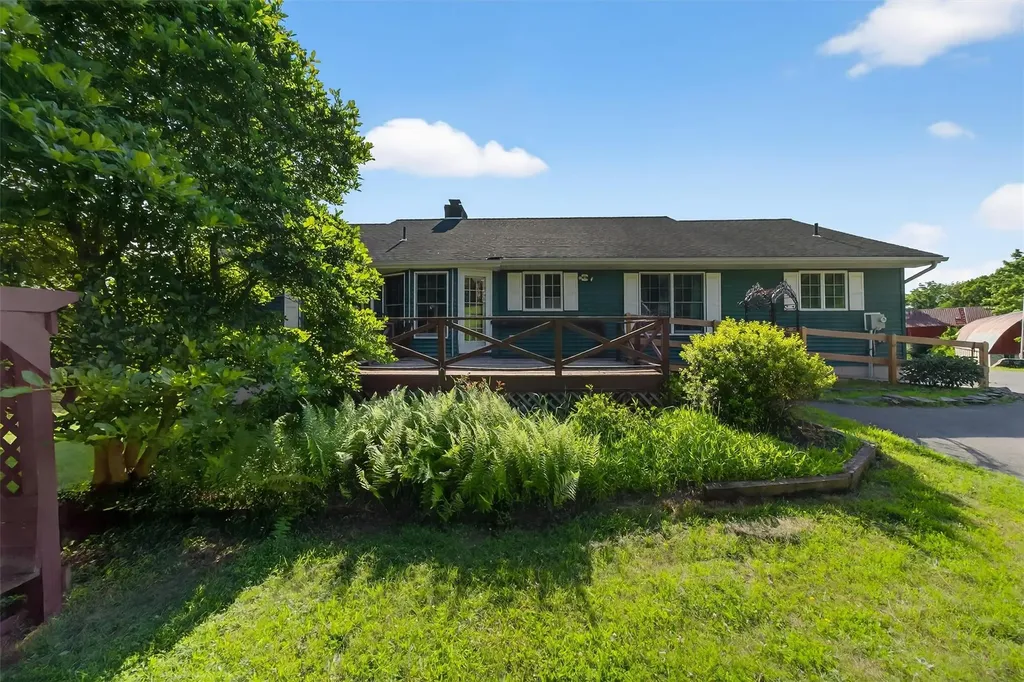 81 Hambletonian Road Chester NY 10918