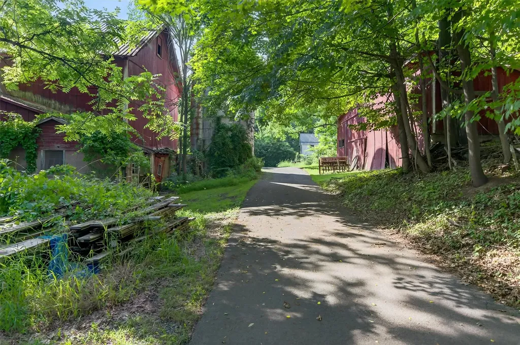81 Hambletonian Road Chester NY 10918