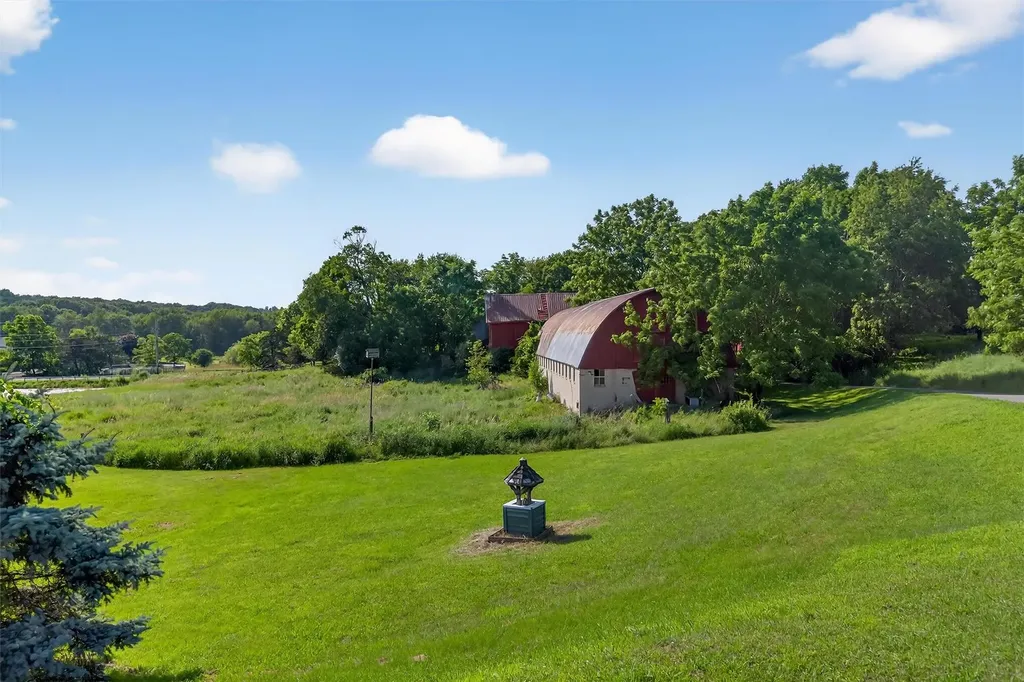 81 Hambletonian Road Chester NY 10918