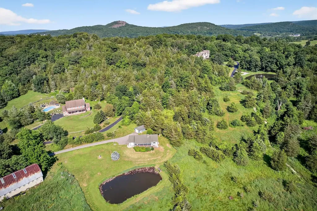 81 Hambletonian Road Chester NY 10918