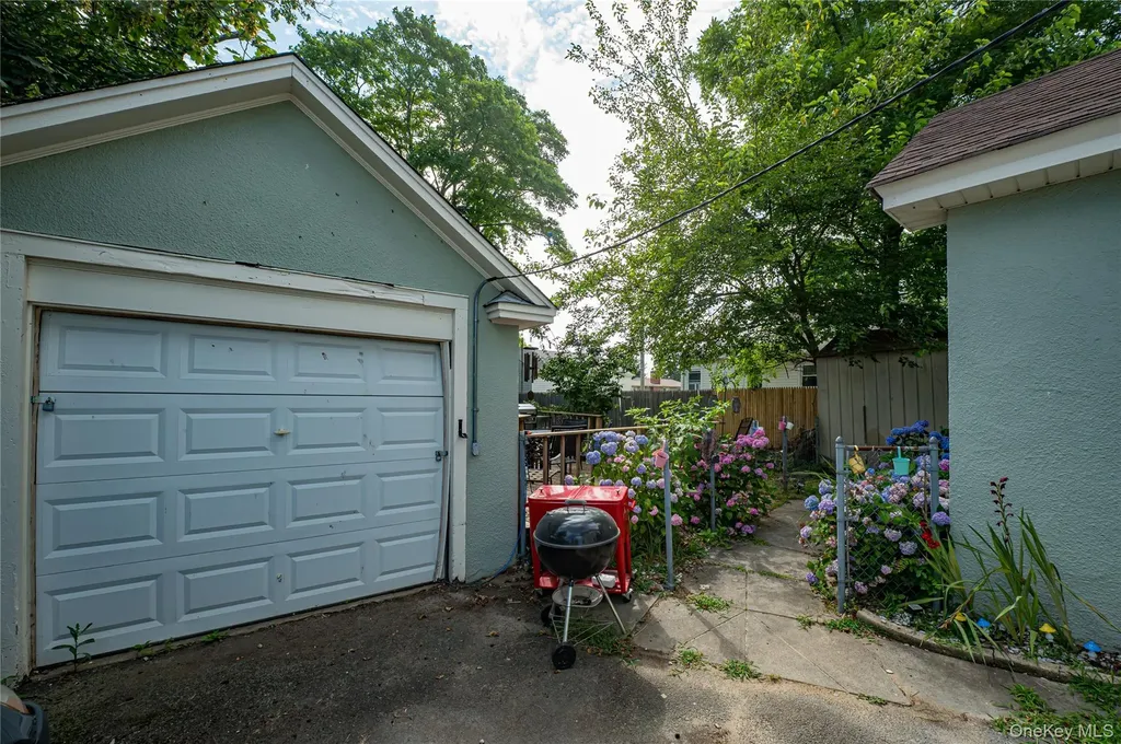 284 4th Avenue Bay Shore NY 11706