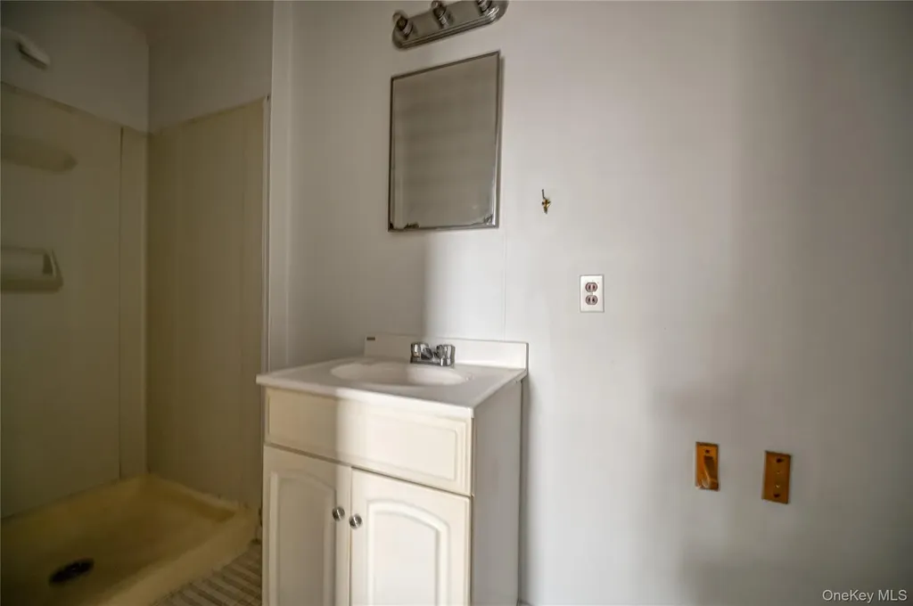 284 4th Avenue Bay Shore NY 11706