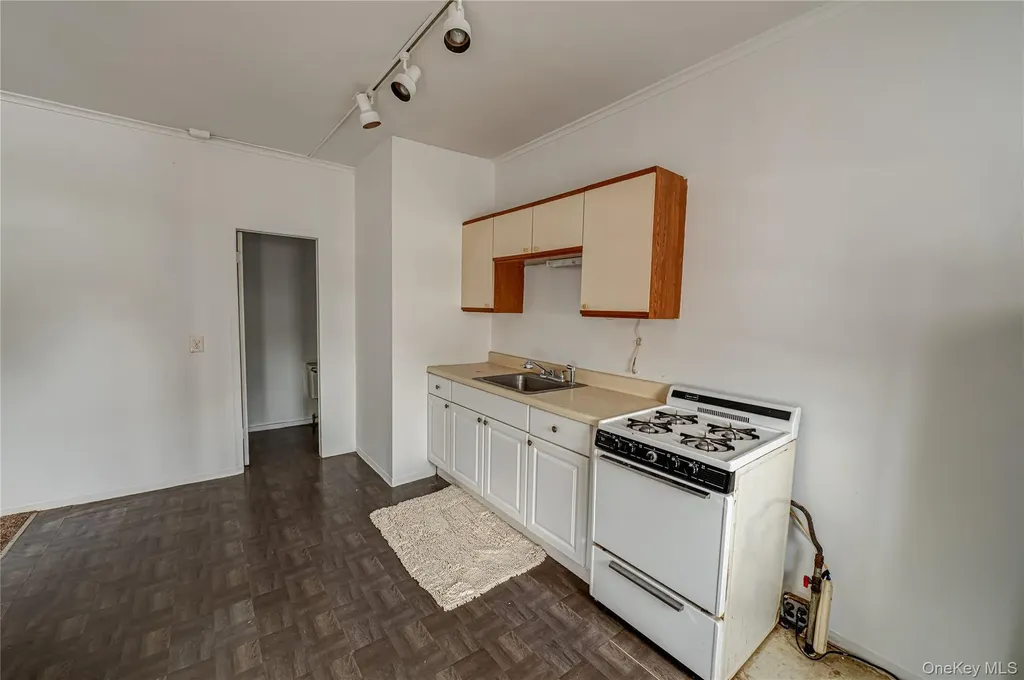 284 4th Avenue Bay Shore NY 11706