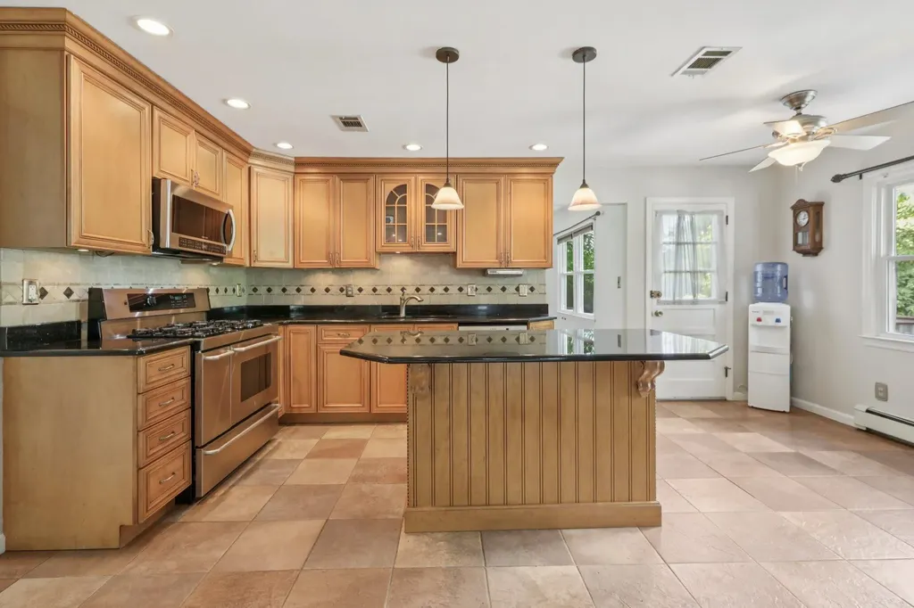 1 Martha Lane Pearl River NY 10965