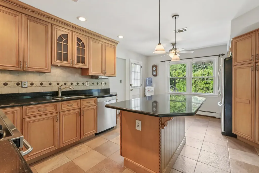 1 Martha Lane Pearl River NY 10965