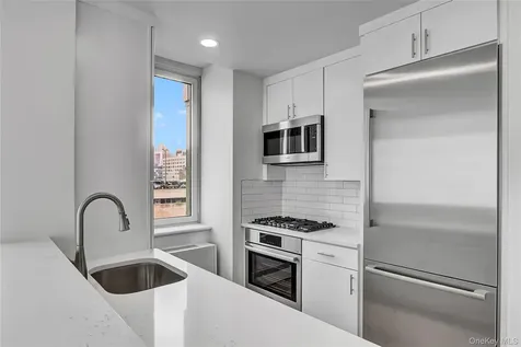 635 W 42nd Street New York (manhattan) NY 10036