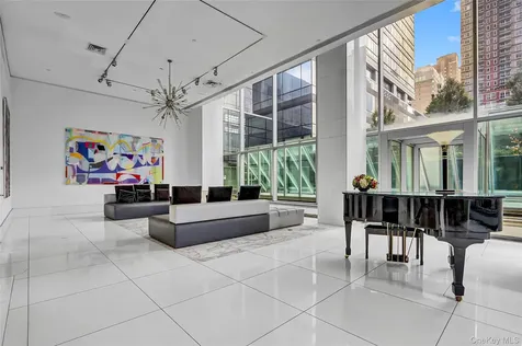 635 W 42nd Street New York (manhattan) NY 10036