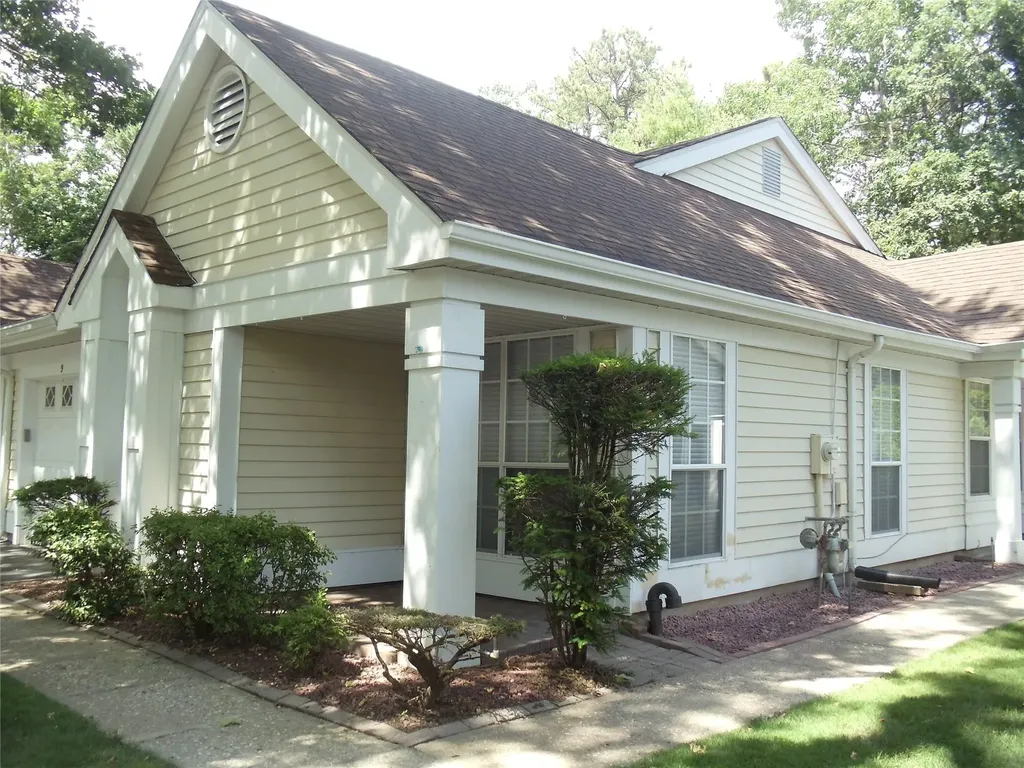 9 Glen Drive Ridge NY 11961