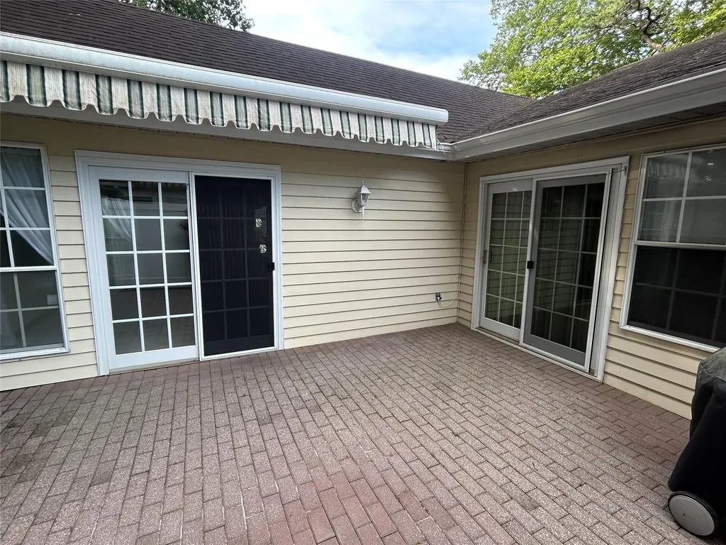 9 Glen Drive Ridge NY 11961