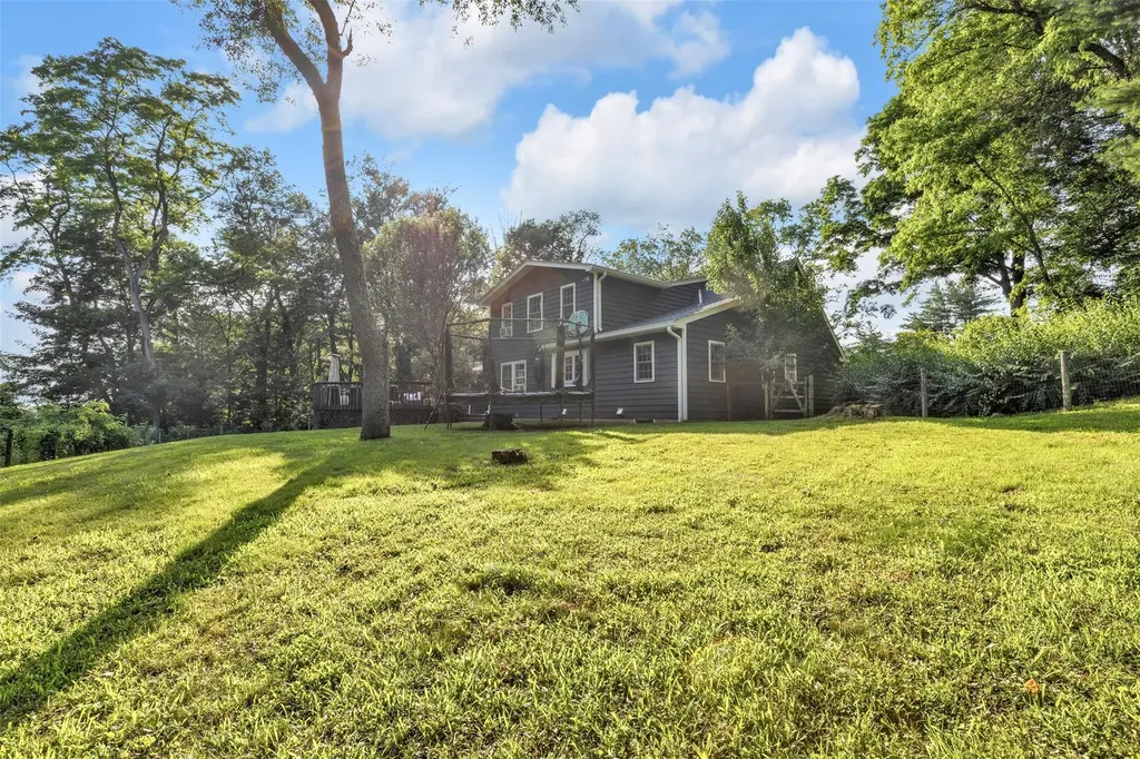 4 Debbie Lane Cross River NY 10518