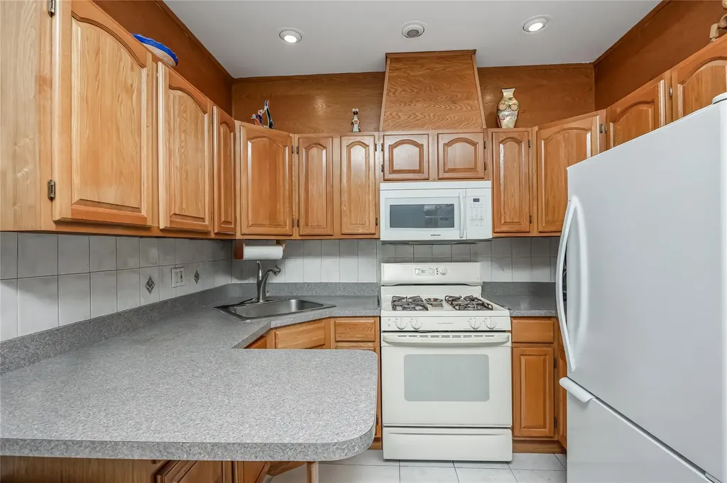 7408 15 Avenue Brooklyn NY 11228