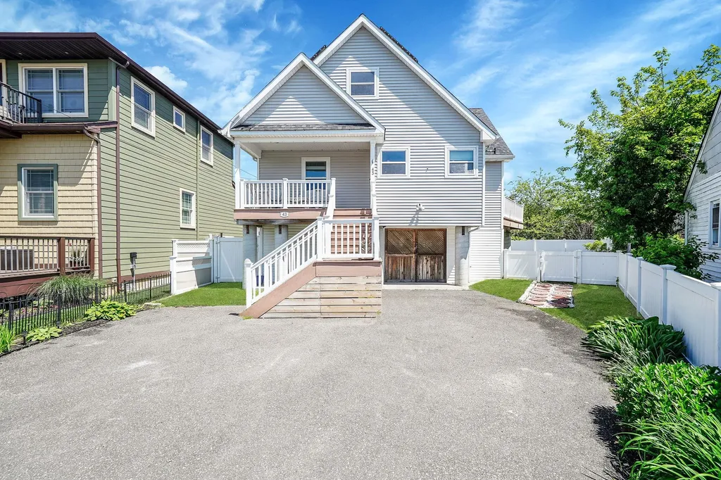 43 E Jackson Avenue Babylon NY 11702