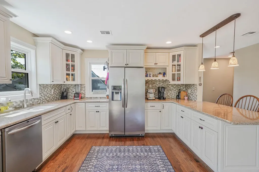 43 E Jackson Avenue Babylon NY 11702