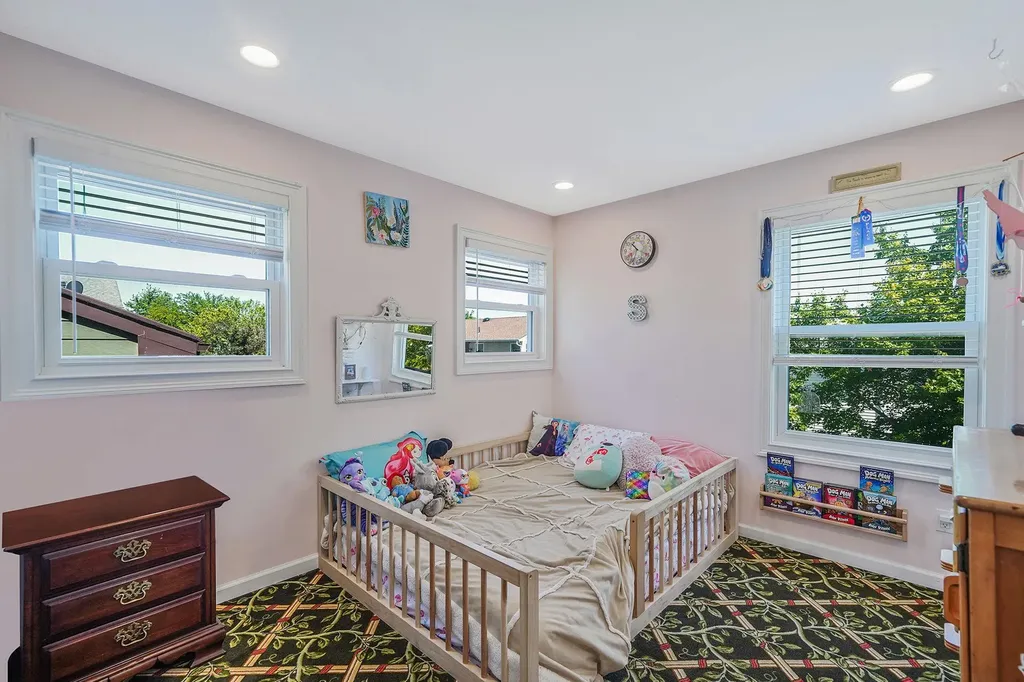 43 E Jackson Avenue Babylon NY 11702