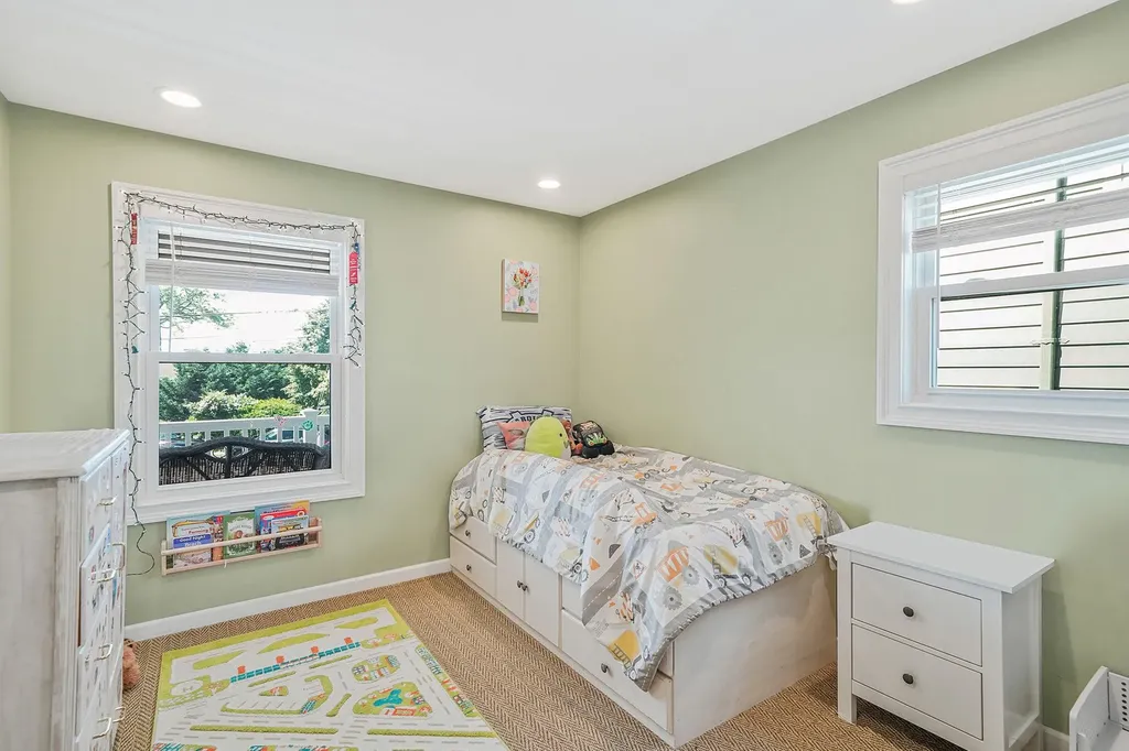 43 E Jackson Avenue Babylon NY 11702