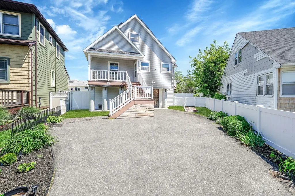 43 E Jackson Avenue Babylon NY 11702