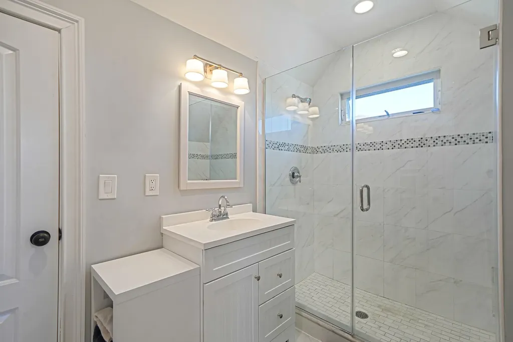 43 E Jackson Avenue Babylon NY 11702